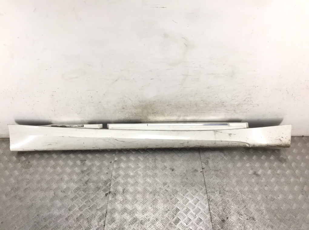 Накладка на порог для BMW 1 E87/E81/E82/E88, 2010 г. 2.0i бензин б/у
