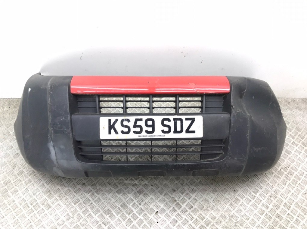 Бампер передний для Peugeot Bipper, 2009 г. 1.4 HDi дизель б/у