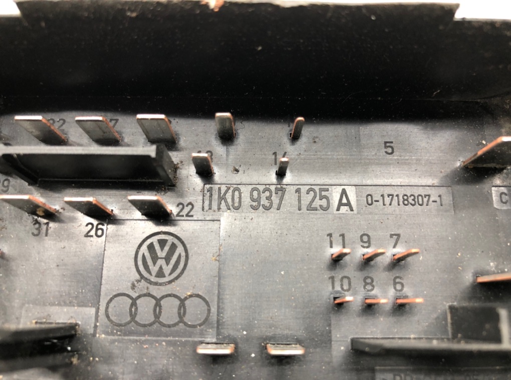 Блок предохранителей для Volkswagen Golf, 2008 г. 2.0 TDi дизель б/у — фото 8