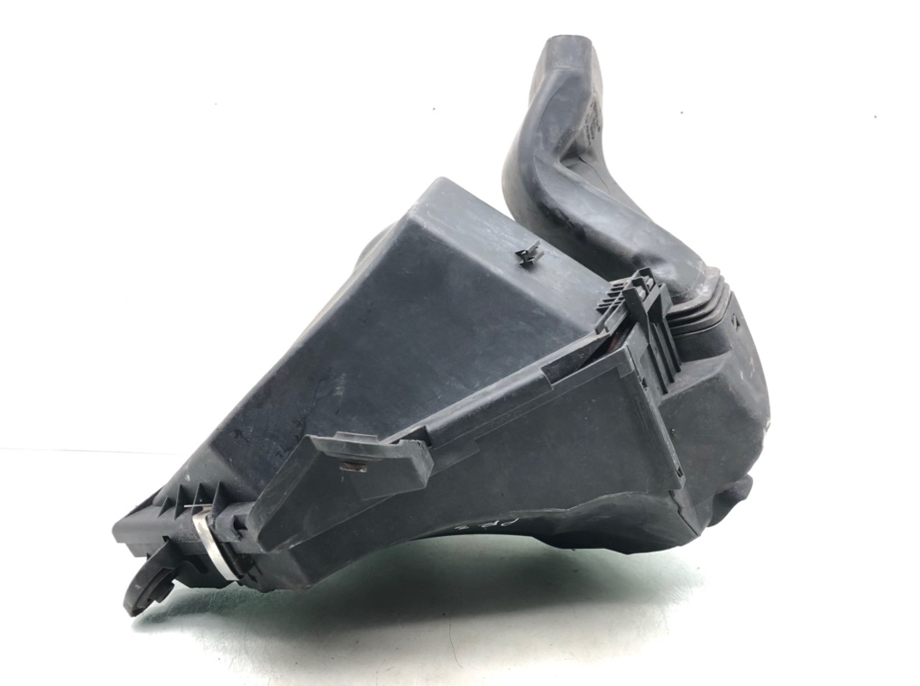 Корпус воздушного фильтра для BMW 1 E87/E81/E82/E88, 2011 г. 2.0 TD дизель б/у — фото 2