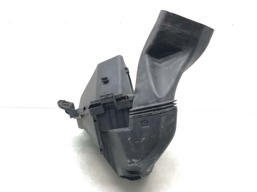 Корпус воздушного фильтра для BMW 1 E87/E81/E82/E88, 2011 г. 2.0 TD дизель б/у — фото 3