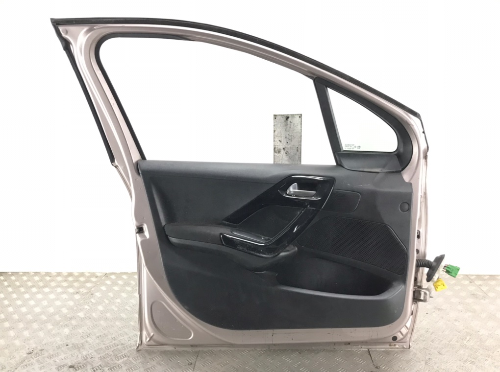 Дверь передняя левая для Peugeot 208, 2012 г. 1.4 HDi дизель б/у — фото 3