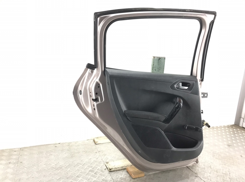 Дверь задняя левая для Peugeot 208, 2012 г. 1.4 HDi дизель б/у — фото 6
