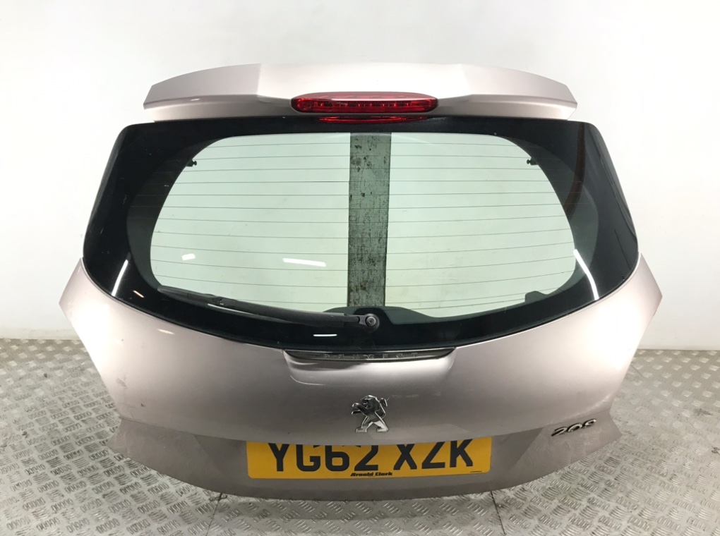 Крышка багажника для Peugeot 208, 2012 г. 1.4 HDi дизель б/у