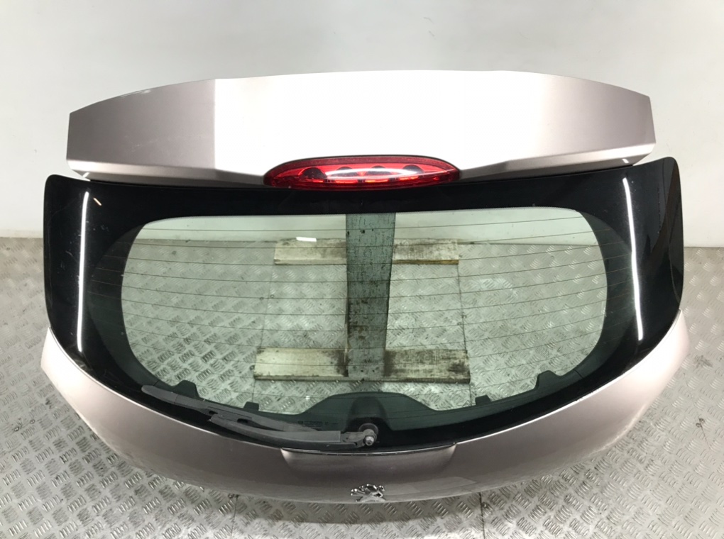 Крышка багажника для Peugeot 208, 2012 г. 1.4 HDi дизель б/у — фото 2