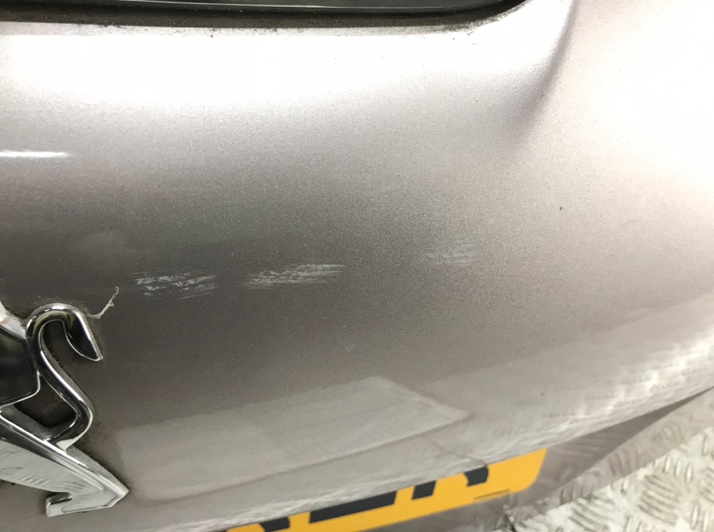 Крышка багажника для Peugeot 208, 2012 г. 1.4 HDi дизель б/у — фото 7