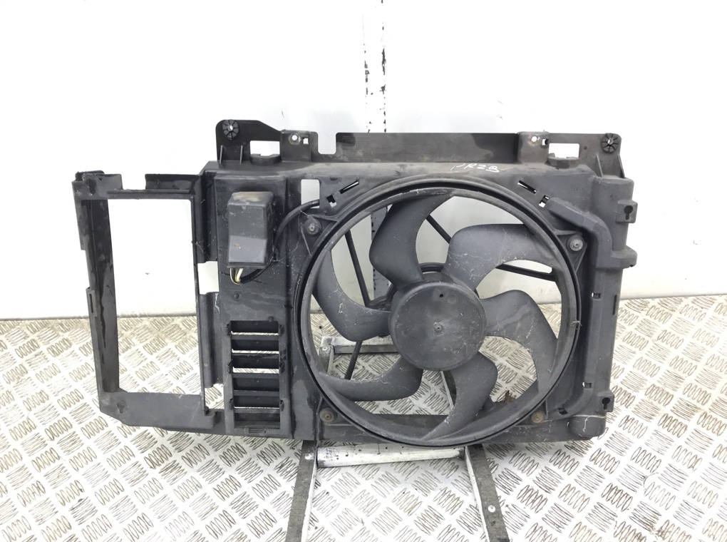 Панель передняя (телевизор) для Citroen Xsara Picasso, 2007 г. 1.6 HDi дизель б/у