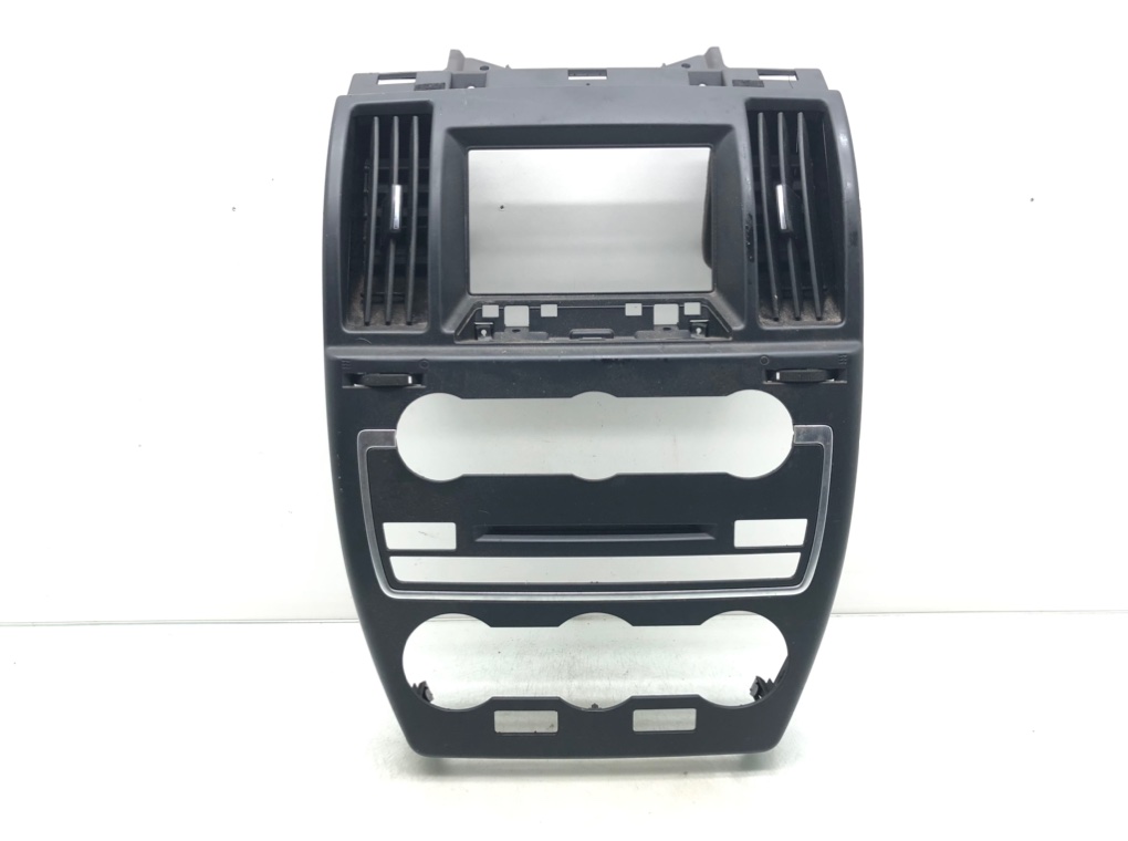 Накладка декоративная на торпедо для Land Rover Freelander, 2014 г. 2.2 TD дизель б/у