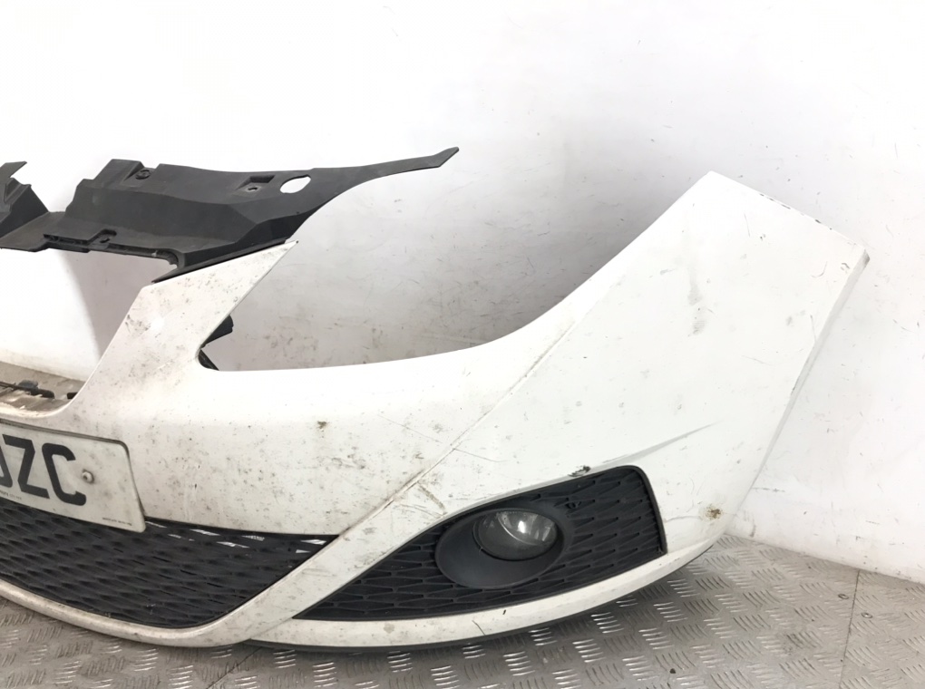 Бампер передний для Seat Ibiza, 2011 г. 1.6 TDi дизель б/у — фото 2