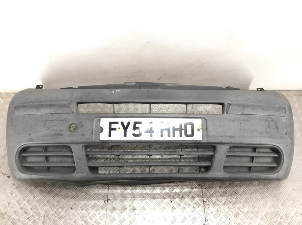 Бампер передний для Nissan Primastar, 2004 г. 1.9 DCi дизель б/у