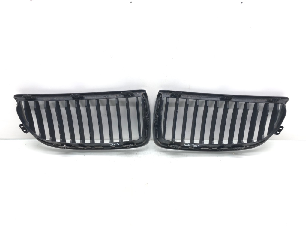 Решетка радиатора для BMW 3 E90/E91/E92/E93, 2005 г. 2.0 TD дизель б/у — фото 2