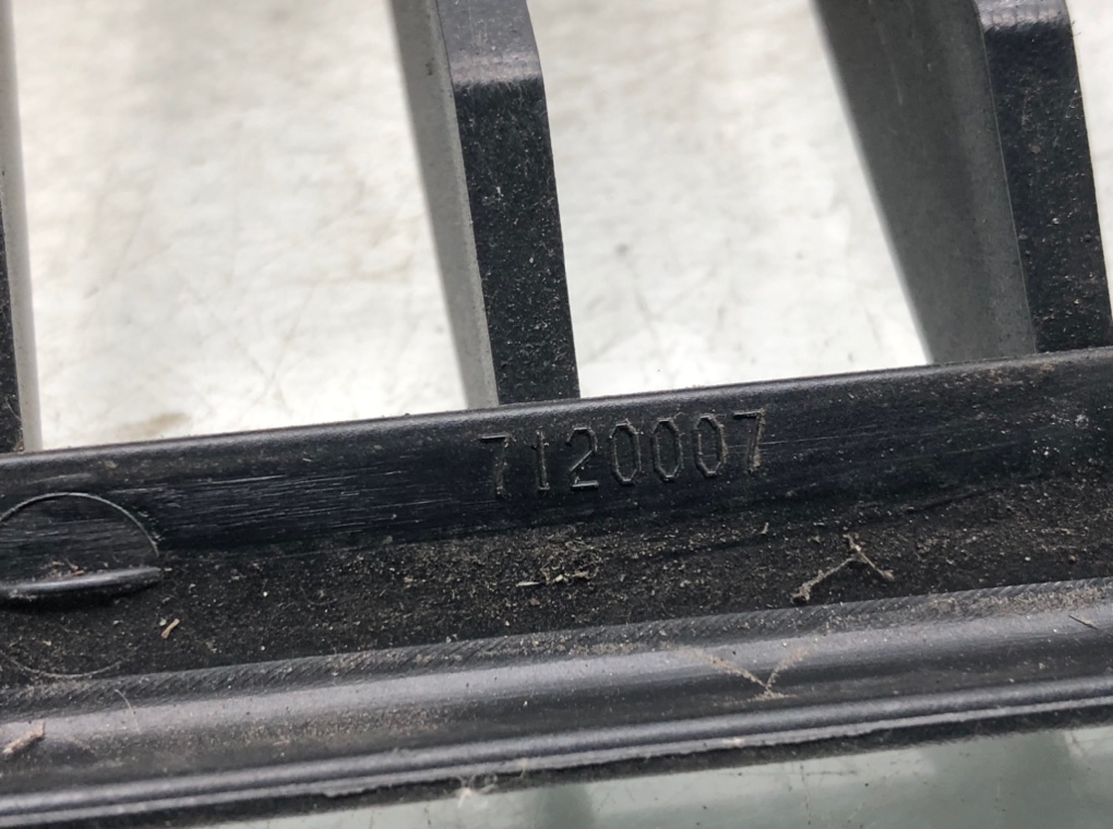 Решетка радиатора для BMW 3 E90/E91/E92/E93, 2005 г. 2.0 TD дизель б/у — фото 8