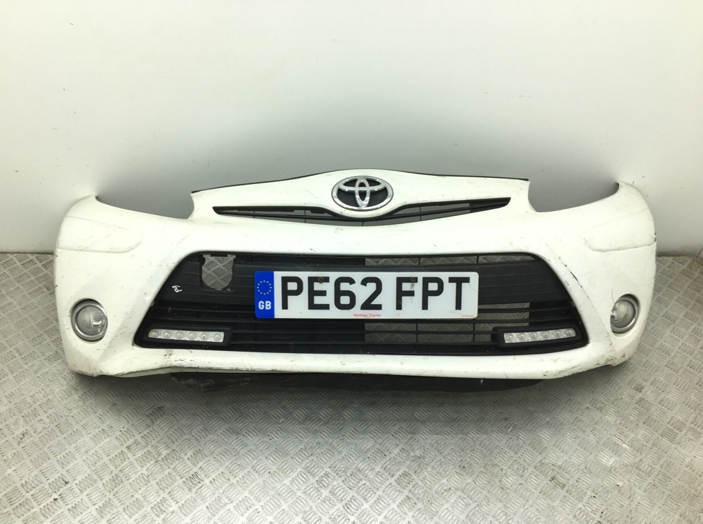 Бампер передний для Toyota Aygo, 2012 г. 1.0 i бензин б/у
