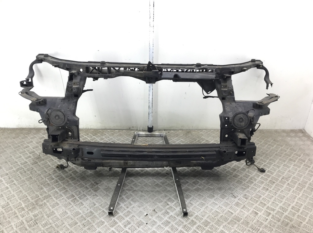 Панель передняя (телевизор) для Hyundai Santa Fe, 2008 г. 2.2 CRDi дизель б/у
