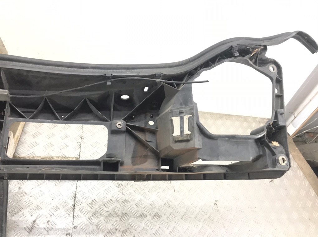 Панель передняя (телевизор) для Nissan Primastar, 2004 г. 1.9 DCi дизель б/у — фото 6