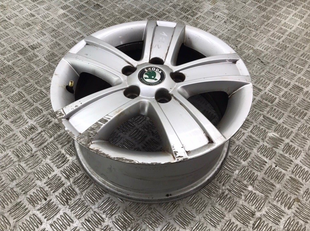 Диски литые R15 для Skoda Octavia (6.5Jx15 5x112 ET50 DIA57.1) б/у — 1 шт.