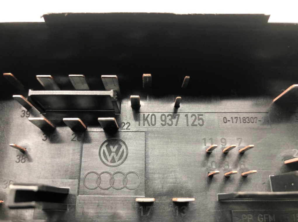Блок предохранителей для Volkswagen Touran, 2005 г. 2.0 TDi дизель б/у — фото 6