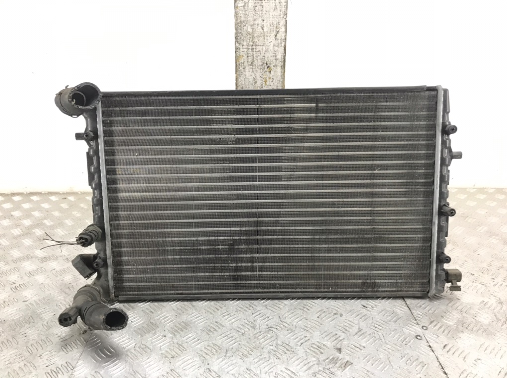 Радиатор (основной) для Seat Ibiza, 2011 г. 1.6 TDi дизель б/у