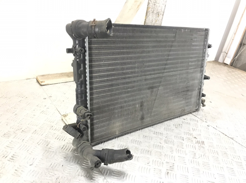 Радиатор (основной) для Seat Ibiza, 2011 г. 1.6 TDi дизель б/у — фото 4
