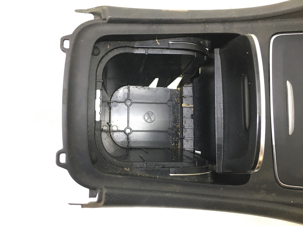 Пепельница для Mercedes A W176, 2016 г. 2.2 CDi дизель б/у — фото 2