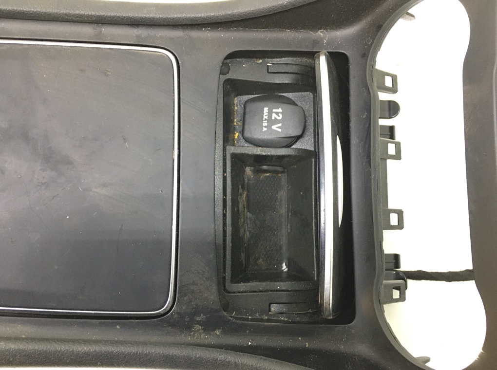 Пепельница для Mercedes A W176, 2016 г. 2.2 CDi дизель б/у — фото 3