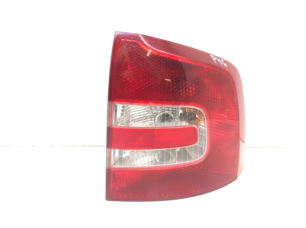 Фонарь задний правый для Skoda Octavia, 2005 г. 1.9 TDi дизель б/у