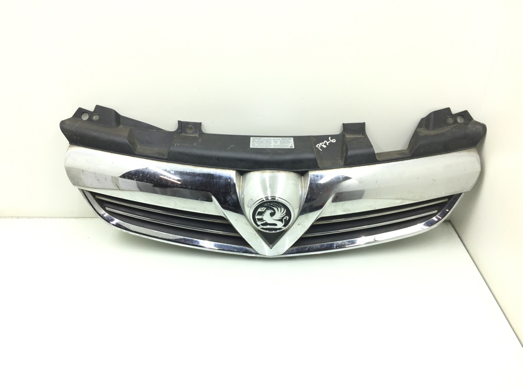 Решетка радиатора для Opel Zafira, 2010 г. 1.8 i бензин б/у