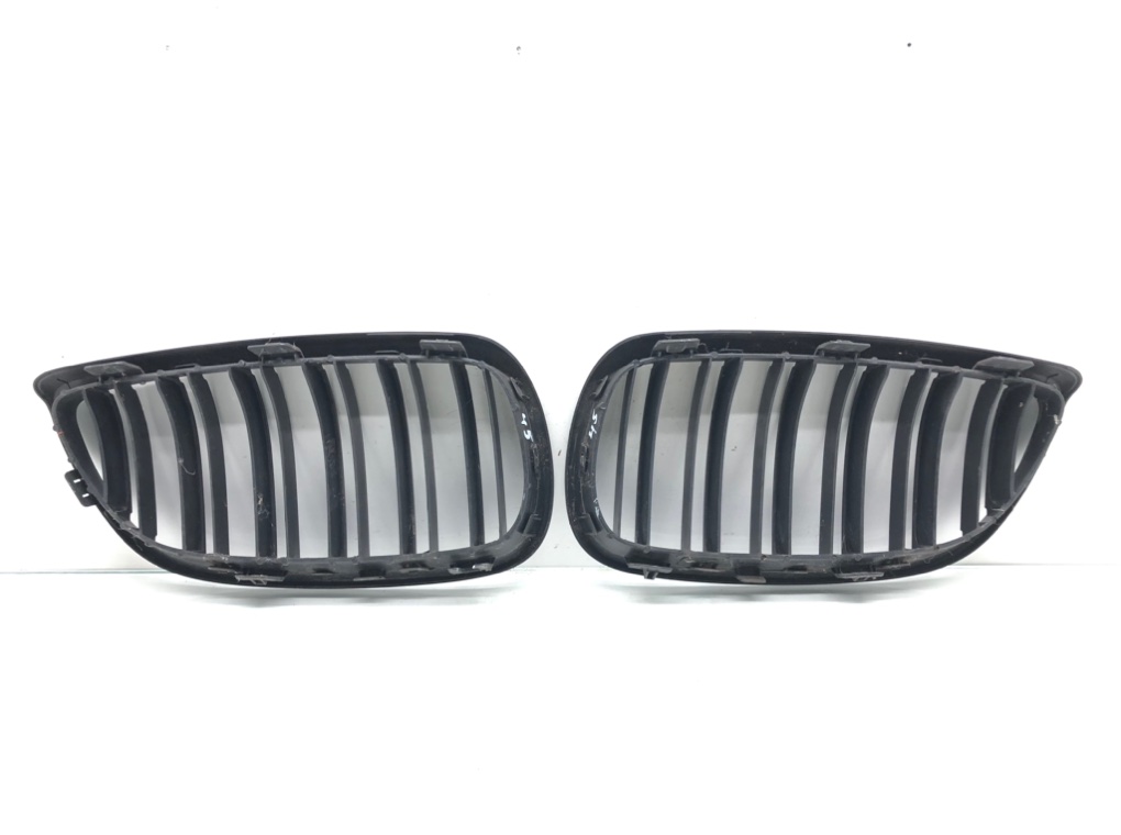 Решетка радиатора для BMW 3 E90/E91/E92/E93, 2009 г. 2.0 i бензин б/у — фото 2