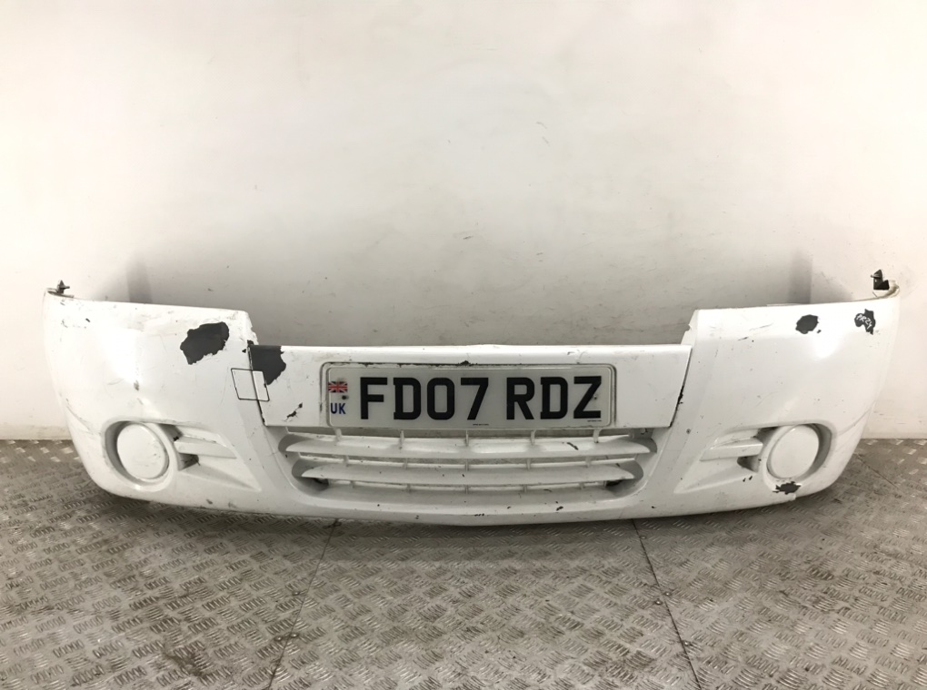Бампер передний для Opel Vivaro, 2007 г. 2.0 CDTi дизель б/у