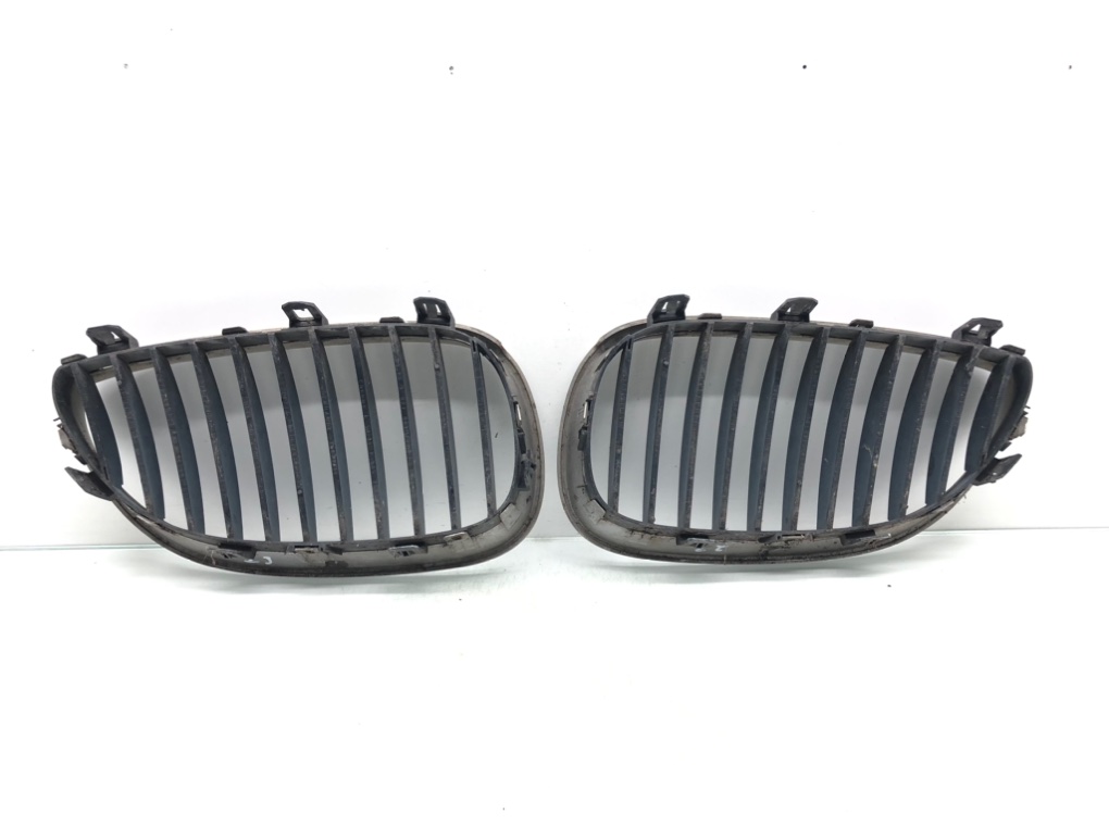 Решетка радиатора для BMW 5 E60/E61, 2007 г. 2.0 TD дизель б/у — фото 2