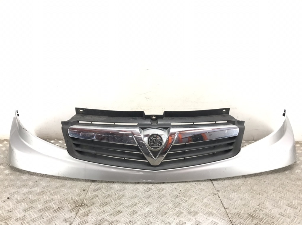 Решетка радиатора для Opel Vivaro, 2013 г. 2.0 CDTi дизель б/у