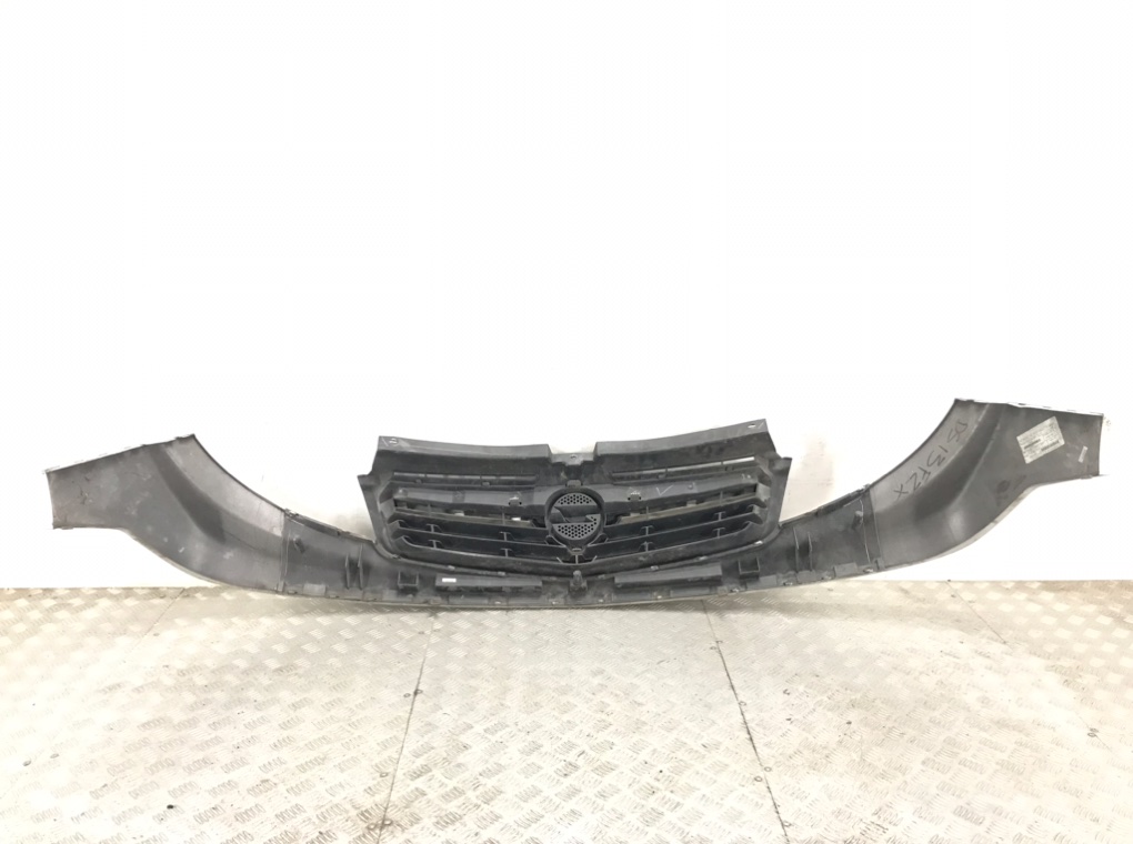 Решетка радиатора для Opel Vivaro, 2013 г. 2.0 CDTi дизель б/у — фото 4