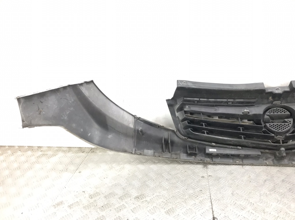 Решетка радиатора для Opel Vivaro, 2013 г. 2.0 CDTi дизель б/у — фото 5
