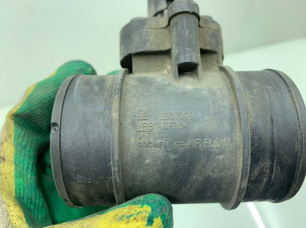 Расходомер воздуха для Opel Corsa, 2010 г. 1.0 i бензин б/у — фото 5