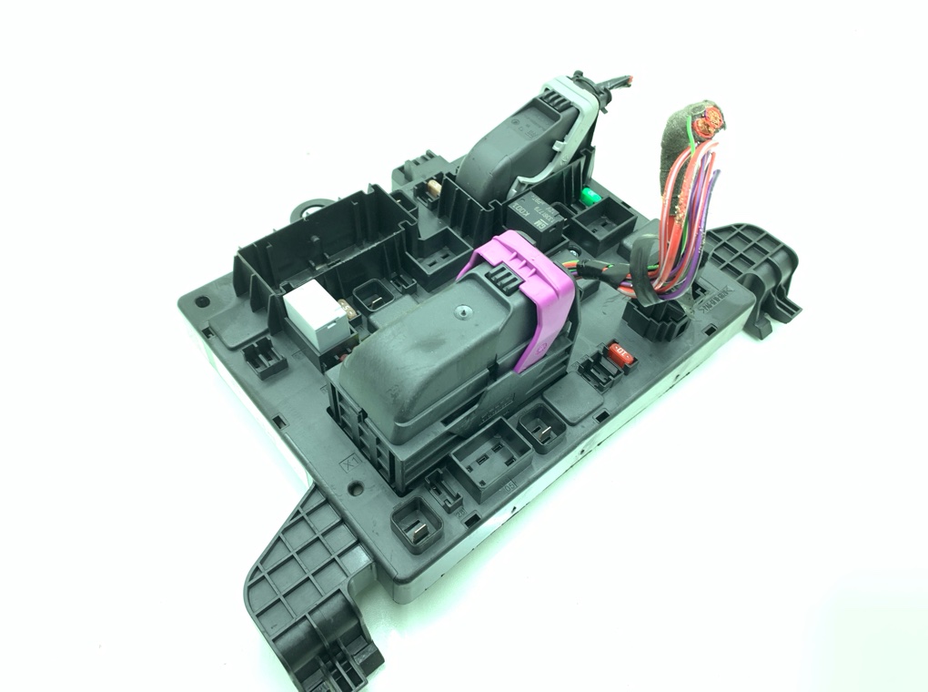 Блок предохранителей для Opel Astra, 2011 г. 1.3 CDTi дизель б/у — фото 2