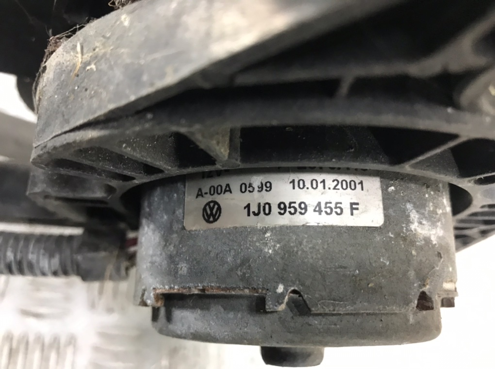Вентилятор радиатора для Volkswagen Golf, 2001 г. 1.9 TDi дизель б/у — фото 6