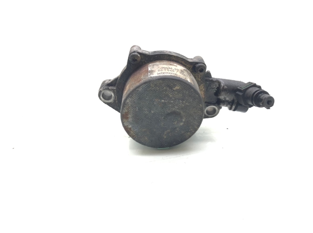 Насос вакуумный для Citroen C3, 2006 г. 1.4 HDi дизель б/у — фото 4