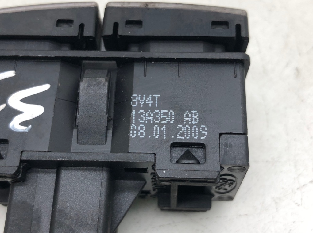 Кнопка аварийной сигнализации для Ford Kuga, 2009 г. 2.0 TDCi дизель б/у — фото 5