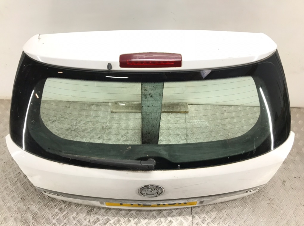 Крышка багажника для Opel Astra, 2012 г. 1.3 CDTi дизель б/у — фото 2