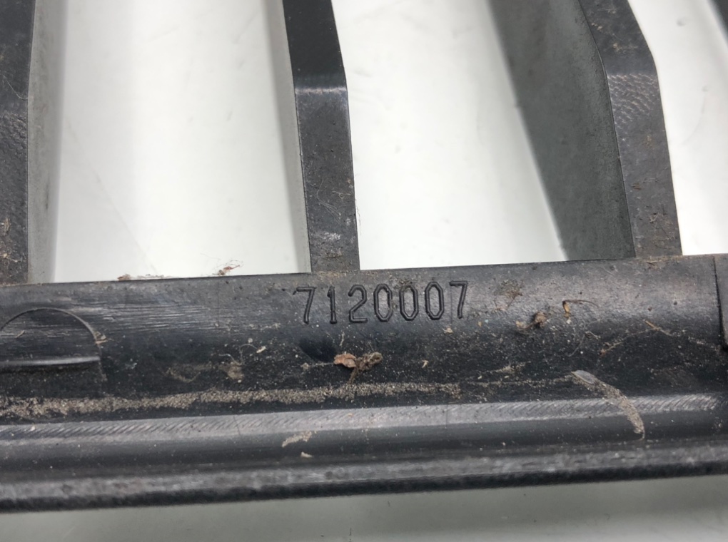 Решетка радиатора для BMW 3 E90/E91/E92/E93, 2007 г. 2.0 TD дизель б/у — фото 7