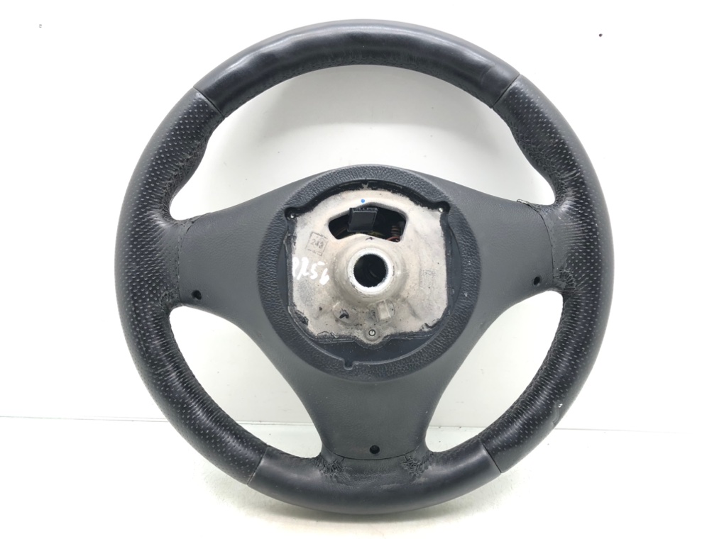 Руль для BMW 1 E87/E81/E82/E88, 2010 г. 2.0 TD дизель б/у — фото 2