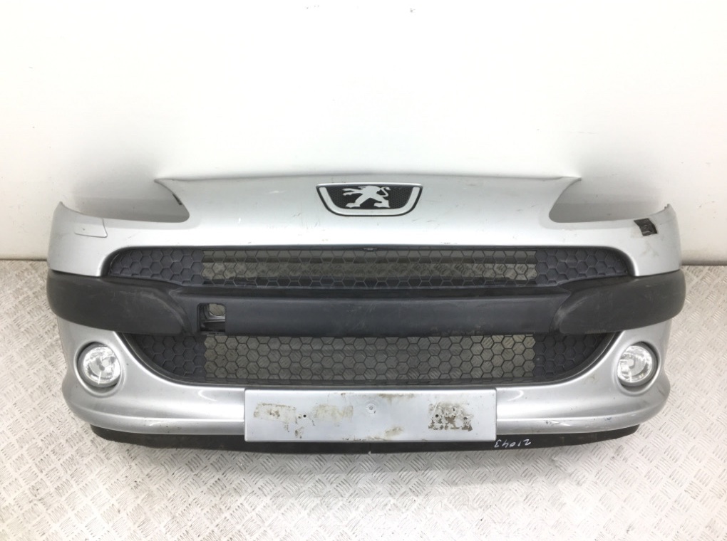 Бампер передний для Peugeot 1007, 2006 г. 1.6 i бензин б/у