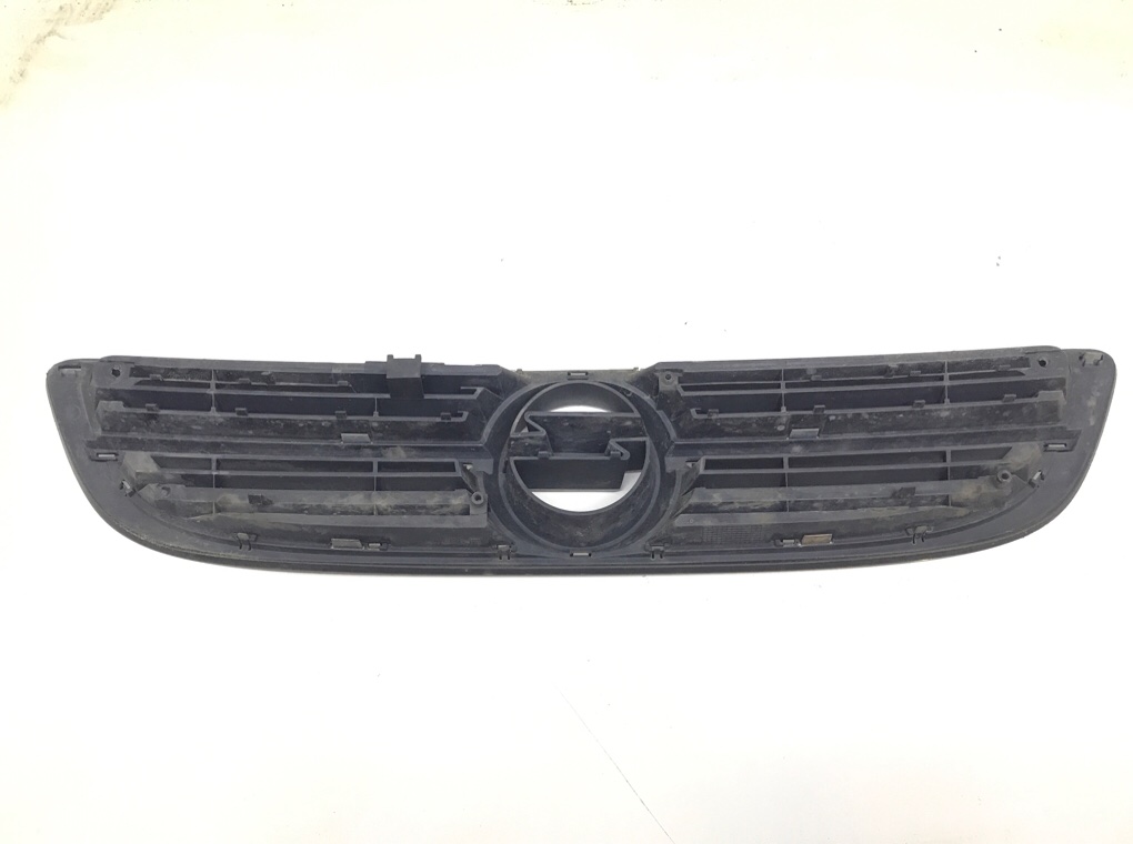 Решетка радиатора для Opel Zafira, 2003 г. 1.8 i бензин б/у — фото 2