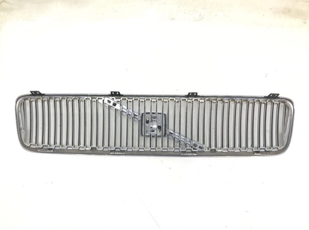 Решетка радиатора для Volvo S40, 2006 г. 1.6 i бензин б/у — фото 2