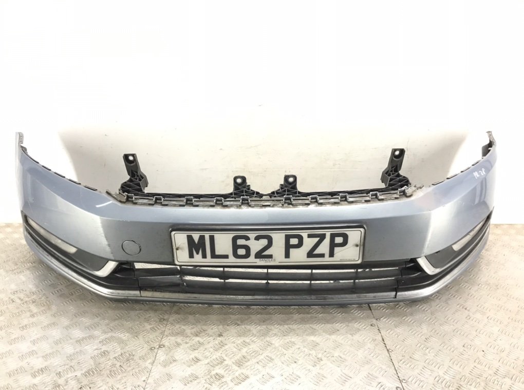 Бампер передний для Volkswagen Passat, 2012 г. 2.0 TDi дизель б/у
