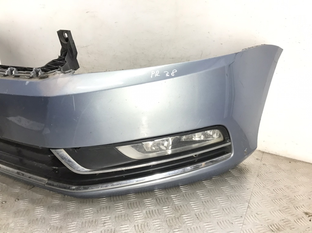 Бампер передний для Volkswagen Passat, 2012 г. 2.0 TDi дизель б/у — фото 3