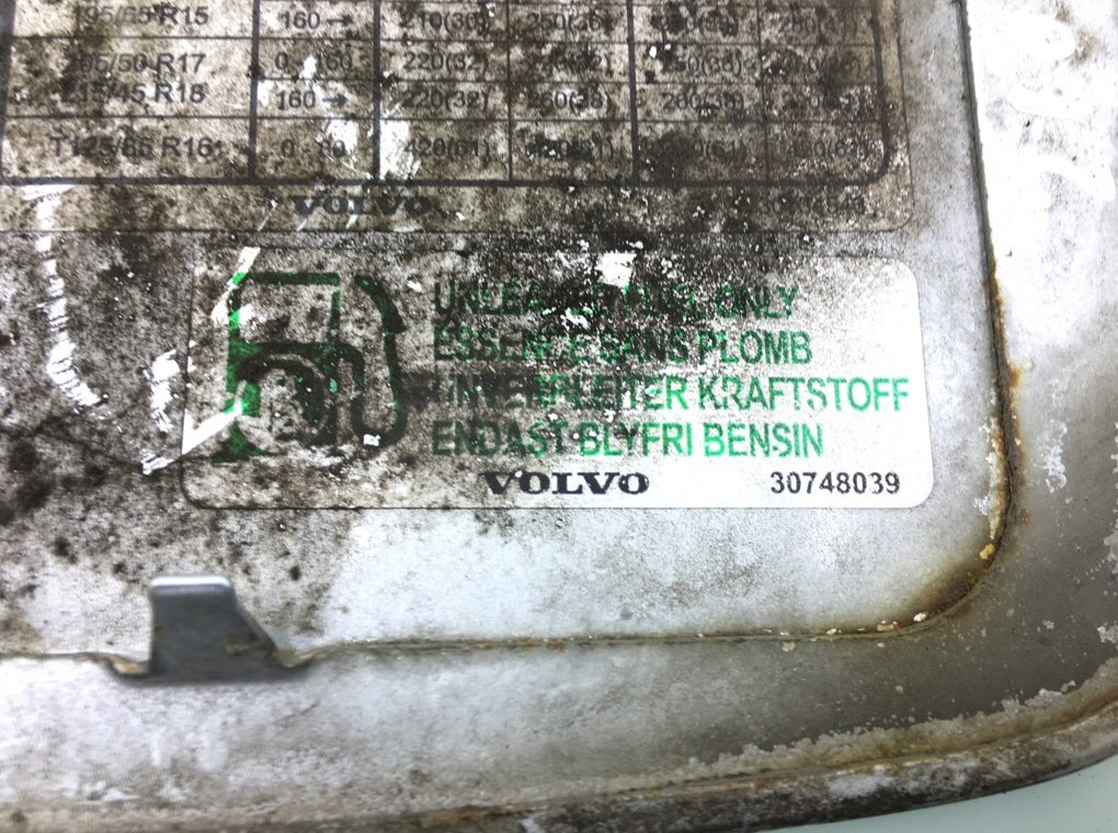 Лючок топливного бака для Volvo S40, 2006 г. 1.6 i бензин б/у — фото 5