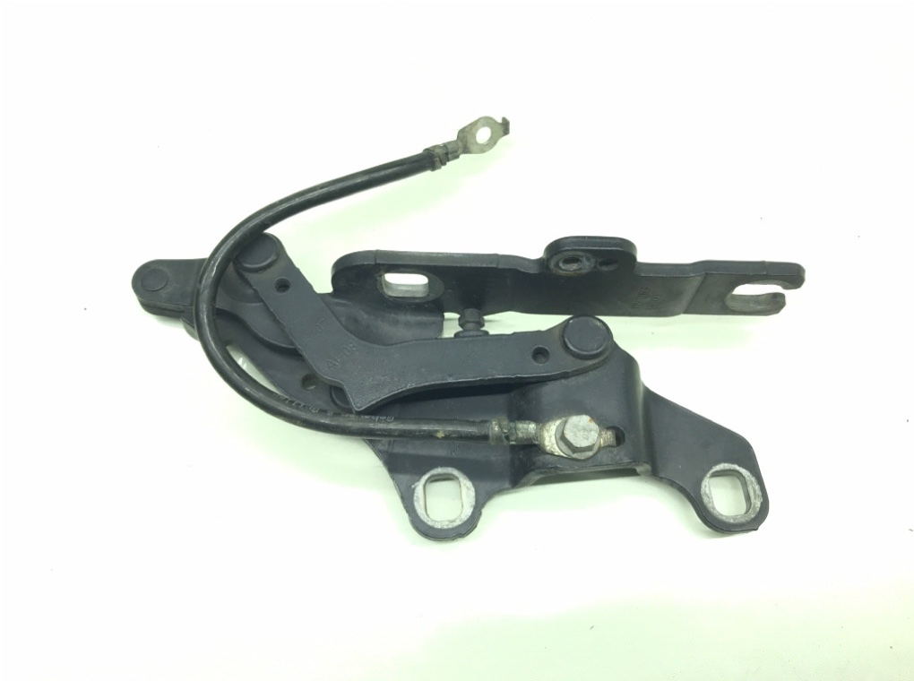 Петля капота левая для BMW 3 E90/E91/E92/E93, 2007 г. 3.0 i бензин б/у