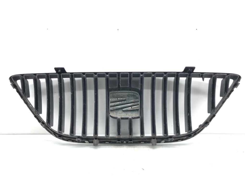 Решетка радиатора для Seat Exeo, 2009 г. 2.0 TDi дизель б/у — фото 4