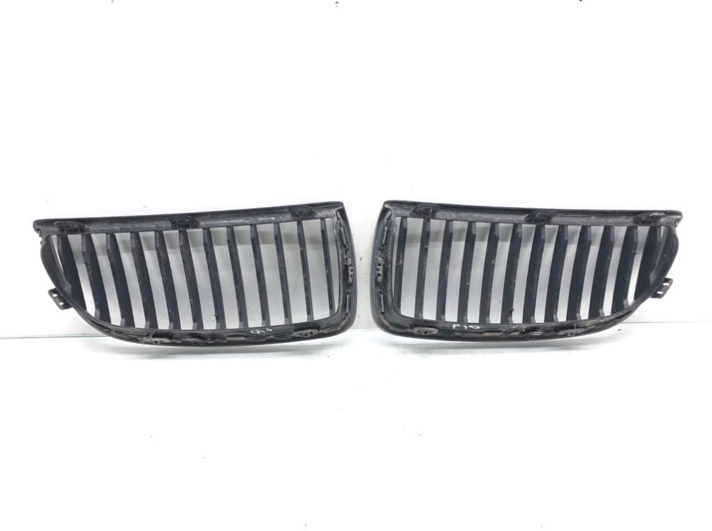 Решетка радиатора для BMW 3 E90/E91/E92/E93, 2008 г. 2.0 TD дизель б/у — фото 2
